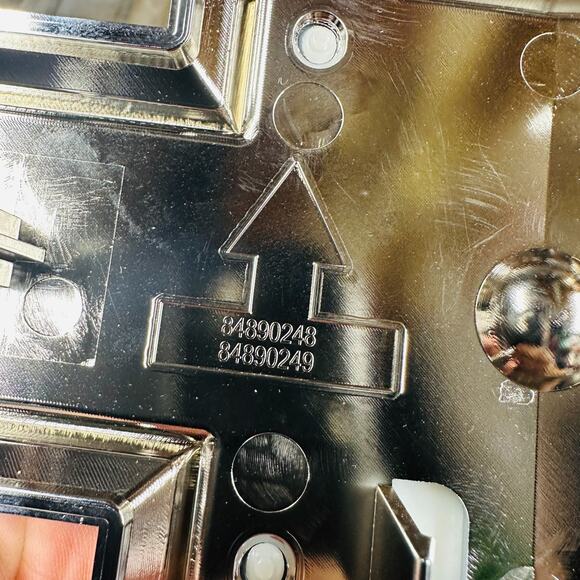 2022-2024 Chevrolet Silverado 1500 Bowtie Emblem GM OEM NEW 84890248 - Picture 3 of 6